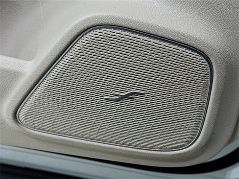 Certified 2025 Mercedes-Benz GLB 250 4MATIC image 18