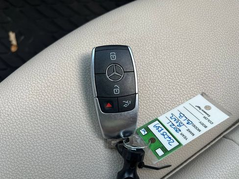 Used 2021 Mercedes-Benz GLB 250 4MATIC image 29