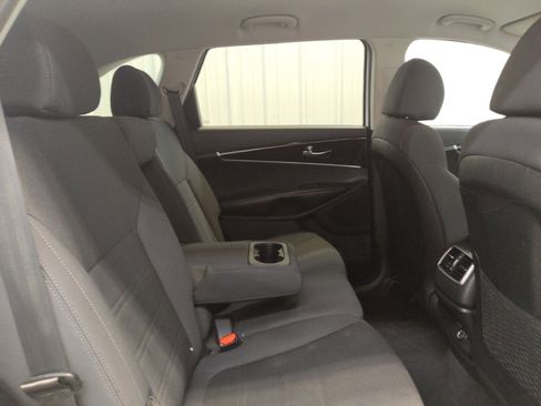 Used 2019 Kia Sorento L FWD image 19