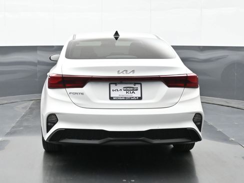 Used 2023 Kia Forte LXS w/ LXS Technology Package FWD image 3