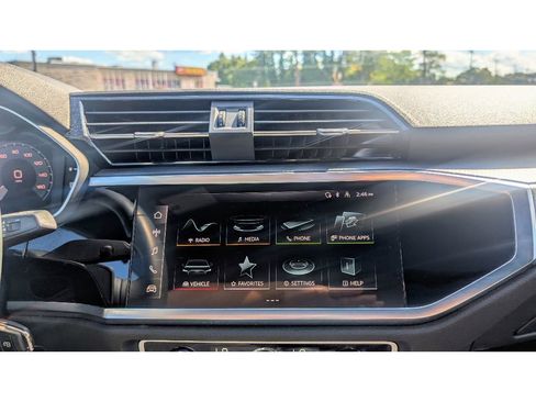 Used 2025 Audi Q3 2.0T Premium image 24