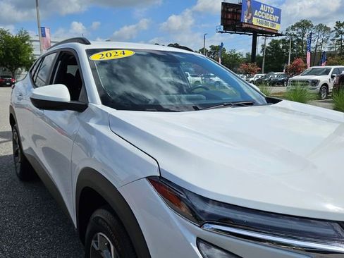 Used 2024 Chevrolet Trax LT w/ Driver Confidence Package image 18