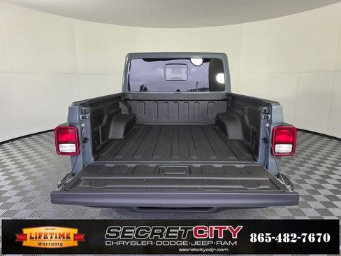 New 2025 Jeep Gladiator Sport image 29