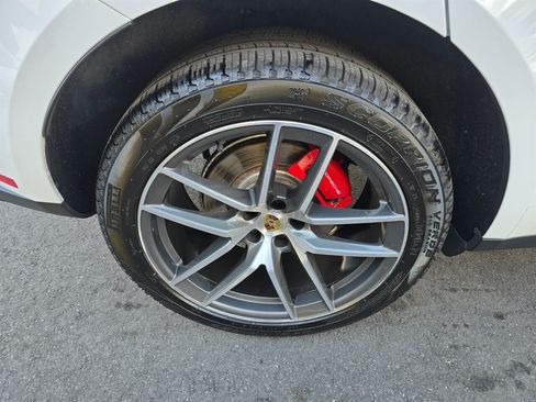 Used 2023 Porsche Macan S AWD/4WD image 30