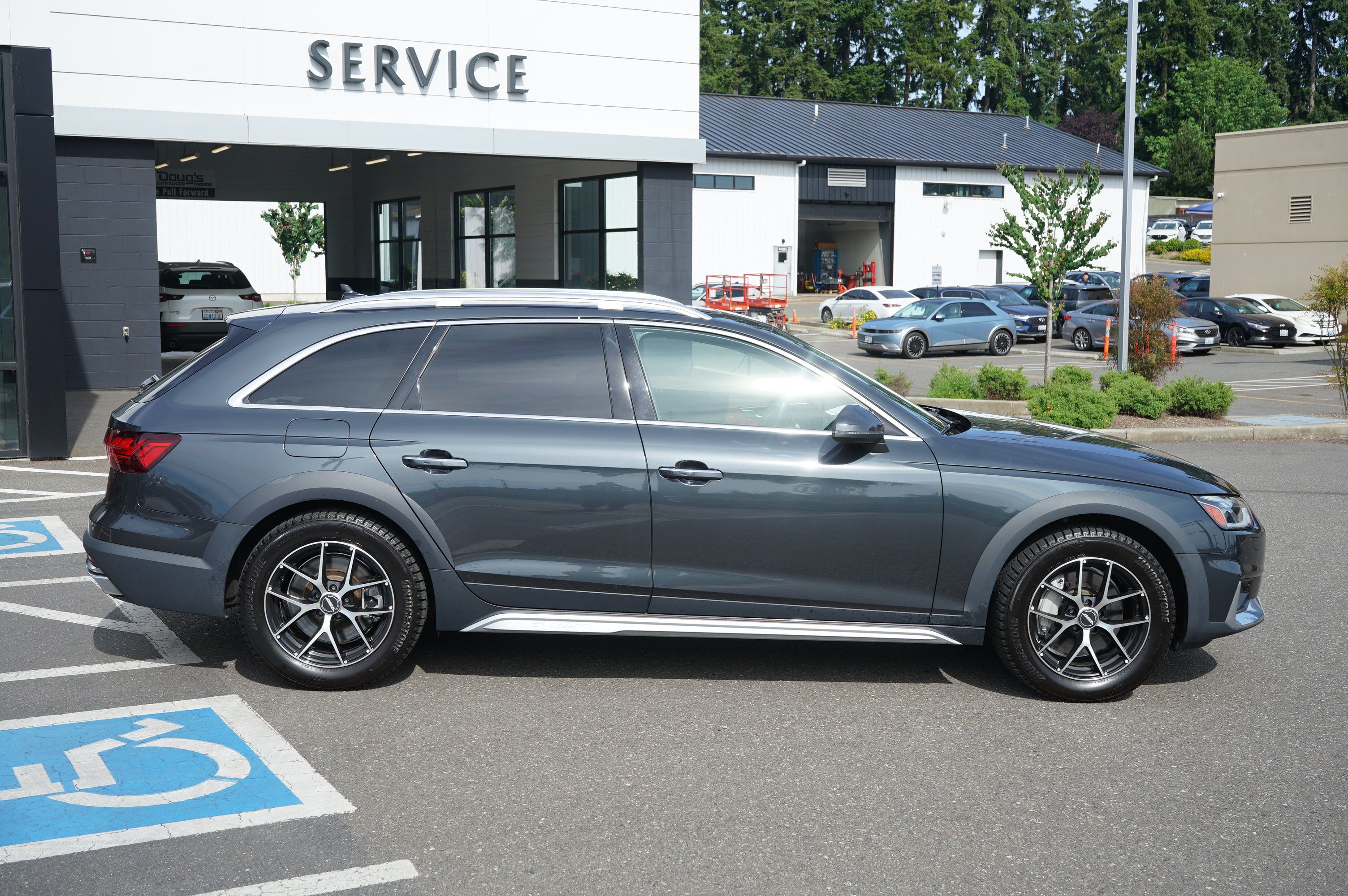 Used 2023 Audi A4 2.0T allroad Premium Plus AWD/4WD image 2