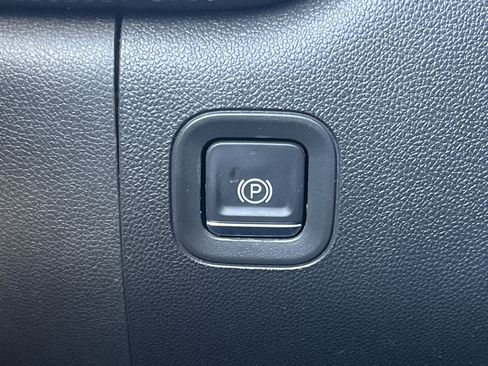 Used 2020 Chevrolet Silverado 1500 LT w/ All-Star Edition image 13