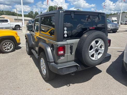 Used 2020 Jeep Wrangler Sport AWD/4WD image 4