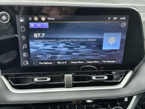 Used 2025 Chevrolet Equinox LT w/ Safety and Technology Package image 12