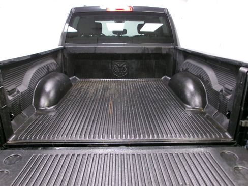 Used 2017 RAM 1500 Express AWD/4WD image 10
