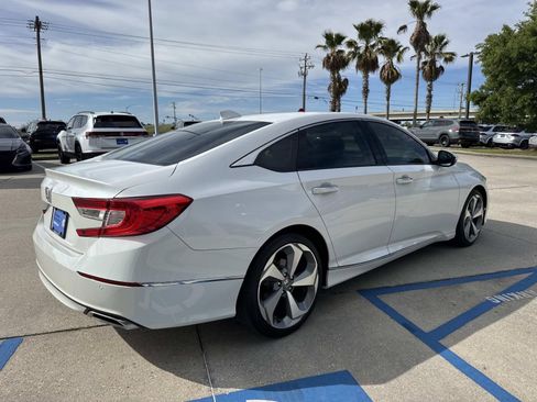 Used 2018 Honda Accord Touring image 5