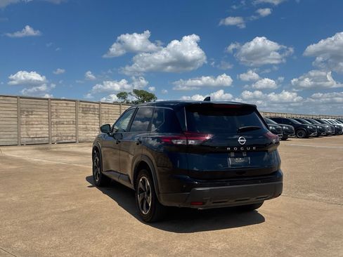 Certified 2025 Nissan Rogue SV FWD image 15