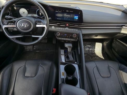 Used 2023 Hyundai Elantra Limited w/ Preferred Accessory Package FWD image 11