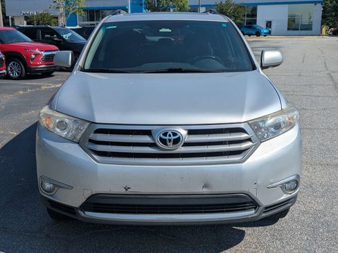 Used 2012 Toyota Highlander Limited w/ Tow Pkg FWD image 9