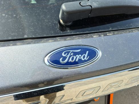 Used 2022 Ford Explorer XLT image 11