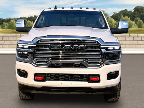 Used 2025 RAM 2500 Laramie AWD/4WD image 3