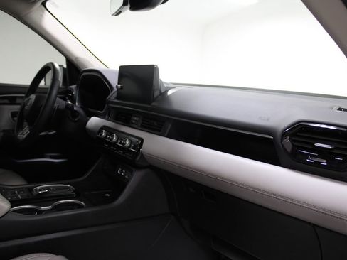 Used 2025 Honda Pilot Touring image 27