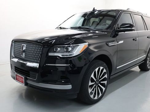 Used 2023 Lincoln Navigator Reserve image 1