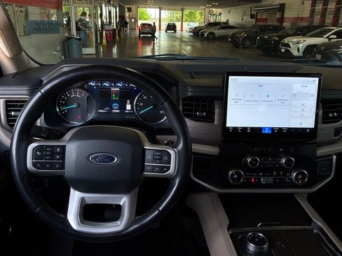Used 2024 Ford Expedition Limited AWD/4WD image 16