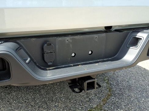 Used 2023 Jeep Gladiator Sport AWD/4WD image 11