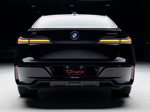 Used 2023 BMW i7 xDrive60 w/ Executive Package 2 image 26