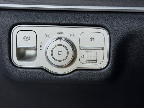 Used 2021 Mercedes-Benz GLS 450 4MATIC image 11
