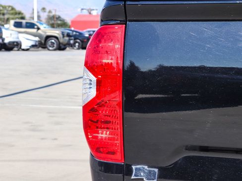 Used 2021 Toyota Tundra Limited w/ Limited Premium Package AWD/4WD image 8