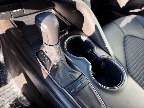 Used 2022 Toyota Camry SE image 26