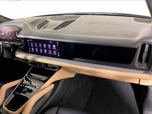 Certified 2024 Porsche Cayenne AWD/4WD image 17