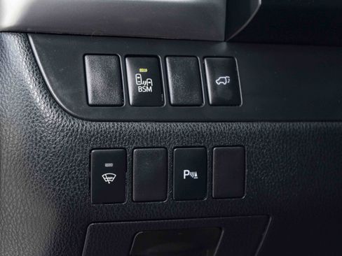 Used 2016 Toyota Highlander Limited FWD image 39