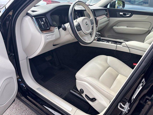 Used 2021 Volvo XC60 T6 Momentum w/ Premium Package AWD/4WD image 11