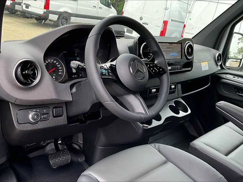 New 2025 Mercedes-Benz Sprinter 2500 image 10