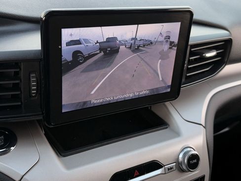 Used 2023 Ford Explorer XLT image 20