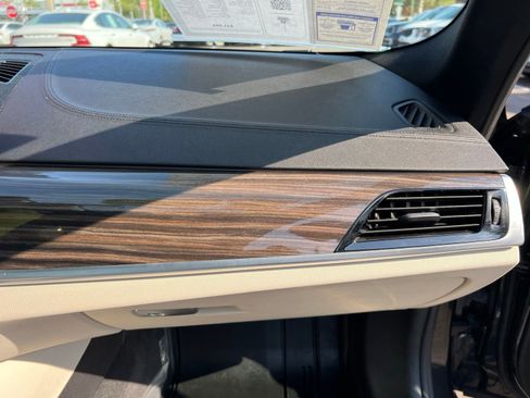 Used 2018 BMW 530e RWD image 58