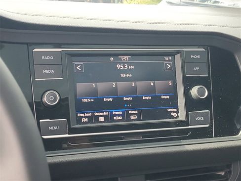 Used 2022 Volkswagen Jetta SE image 21