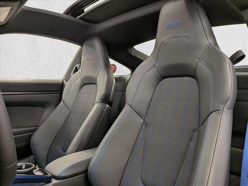 Used 2024 Porsche 911 Carrera image 5