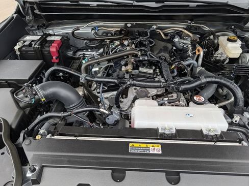 Used 2025 Toyota Tacoma TRD Sport AWD/4WD image 32