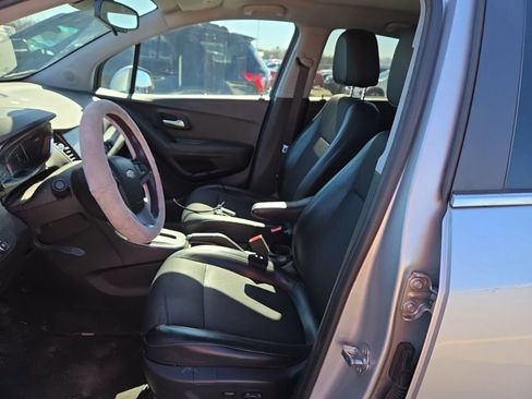 Used 2018 Chevrolet Trax LT w/ LT Convenience Package image 6