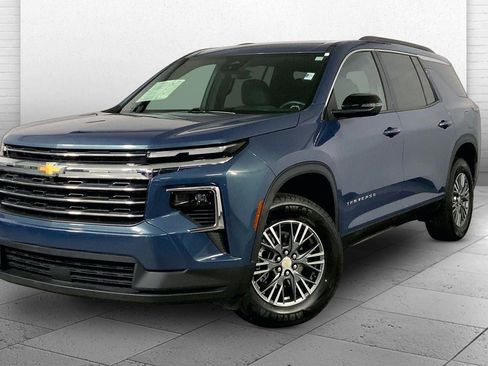 Used 2025 Chevrolet Traverse LT AWD/4WD image 12