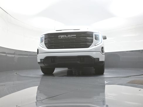 Used 2025 GMC Sierra 1500 Elevation w/ Preferred Package image 10