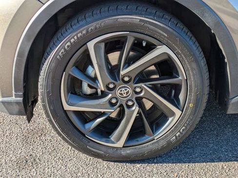 Used 2021 Toyota C-HR XLE image 9