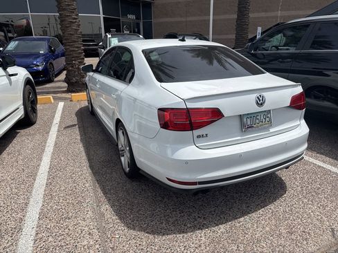 Used 2017 Volkswagen Jetta GLI image 15