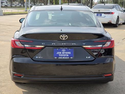 Used 2025 Toyota Camry LE w/ Convenience Package FWD image 8