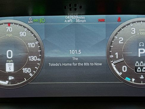 Used 2022 Land Rover Defender 110 X-Dynamic SE AWD/4WD image 17