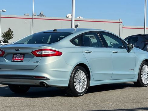 Used 2013 Ford Fusion SE FWD image 2