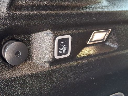 Used 2021 Jeep Grand Cherokee L Limited AWD/4WD image 30