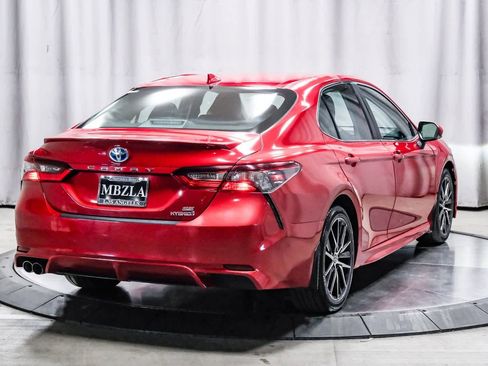 Used 2022 Toyota Camry SE image 4
