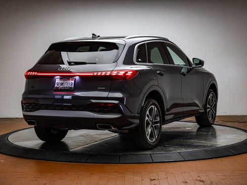 Certified 2025 Audi Q5 Premium w/ Convenience Package image 6