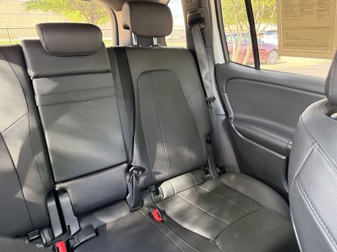 Used 2025 Mercedes-Benz GLB 250 4MATIC image 39