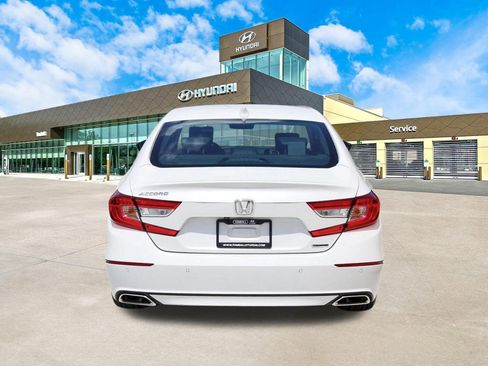 Used 2018 Honda Accord Touring image 7