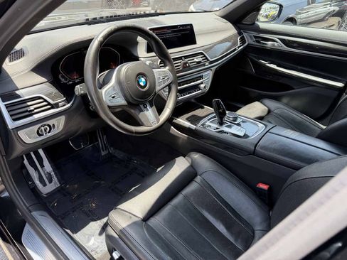 Used 2020 BMW 740i w/ M Sport Package RWD image 11